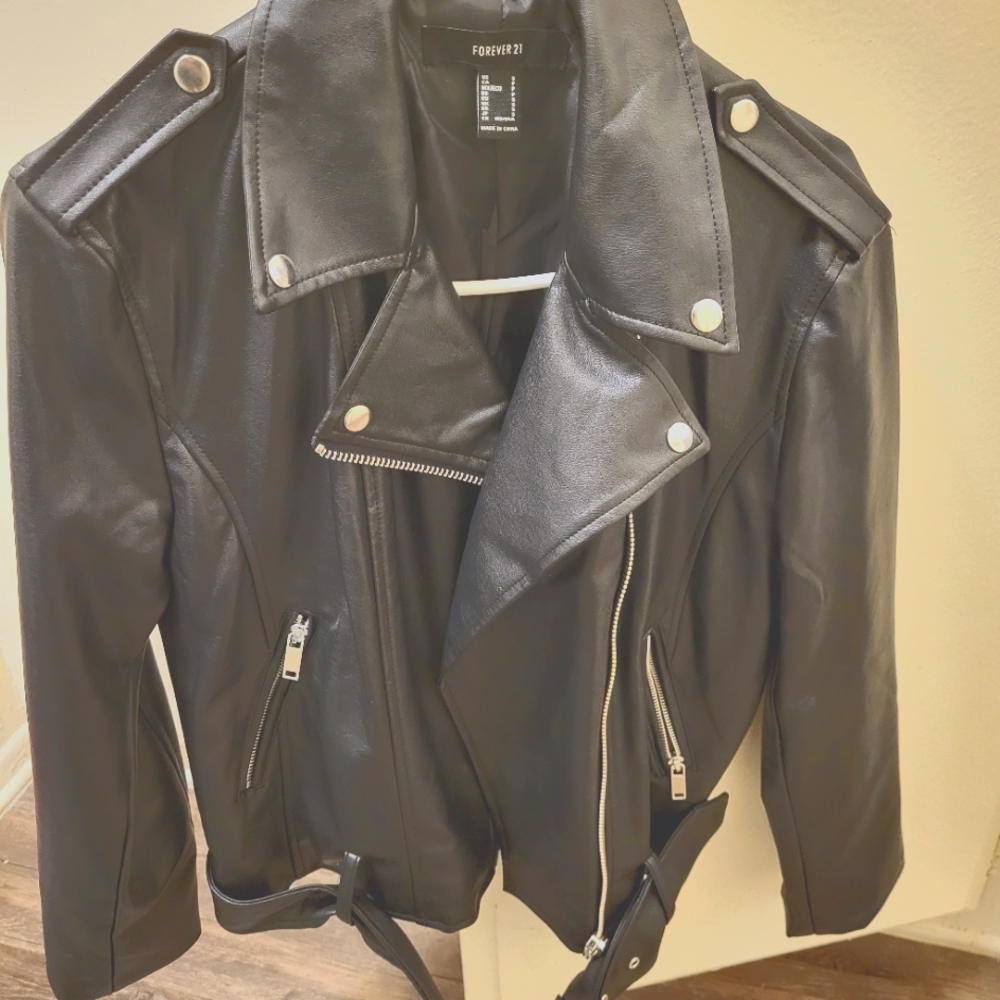 Faux Leather jacket w/ zippers size small (never worn)